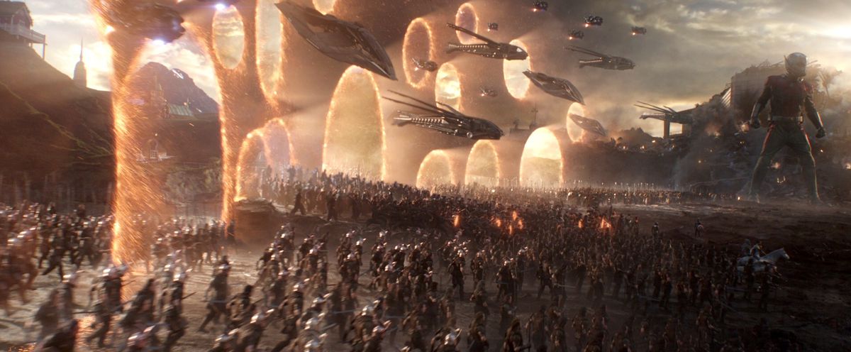 Avengers: Endgame final battle with all the portals and wakandan warriors and big Ant-Man and shit