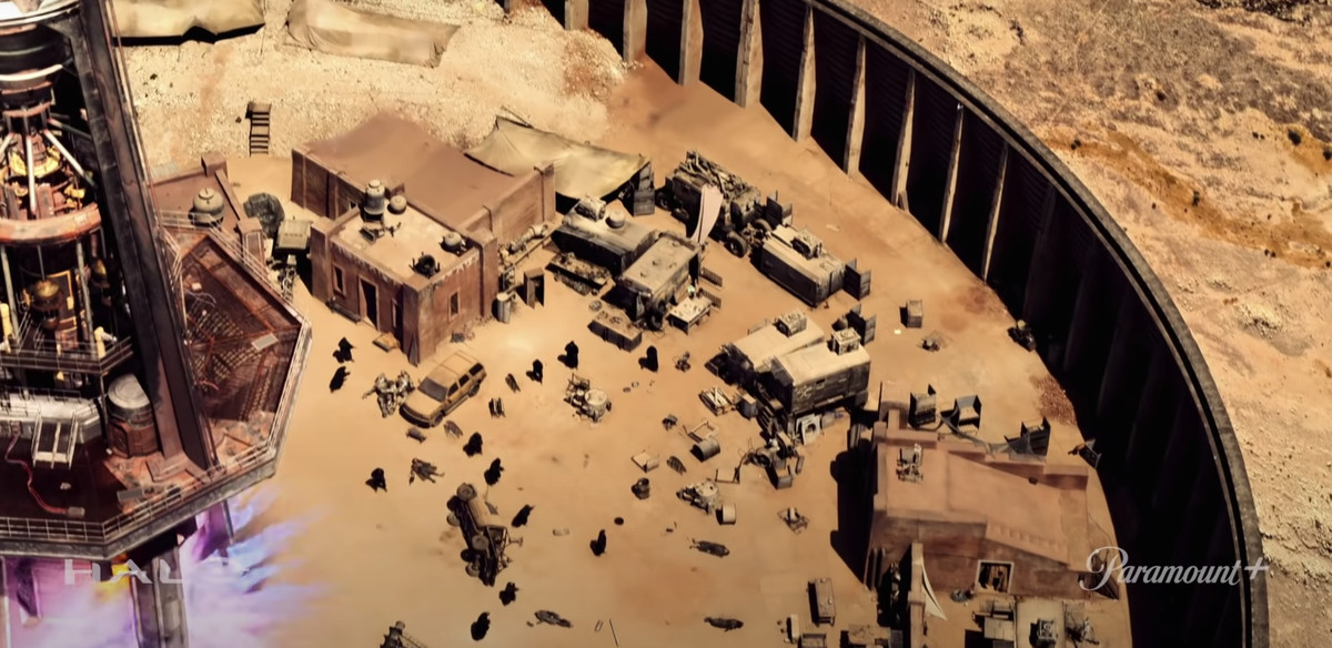 Un'immagine aerea di un campo base nello show televisivo Halo