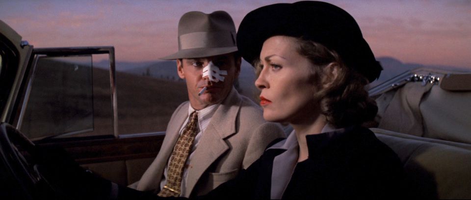 Chinatown: Jack Nicholson e Faye Dunaway in macchina al tramonto