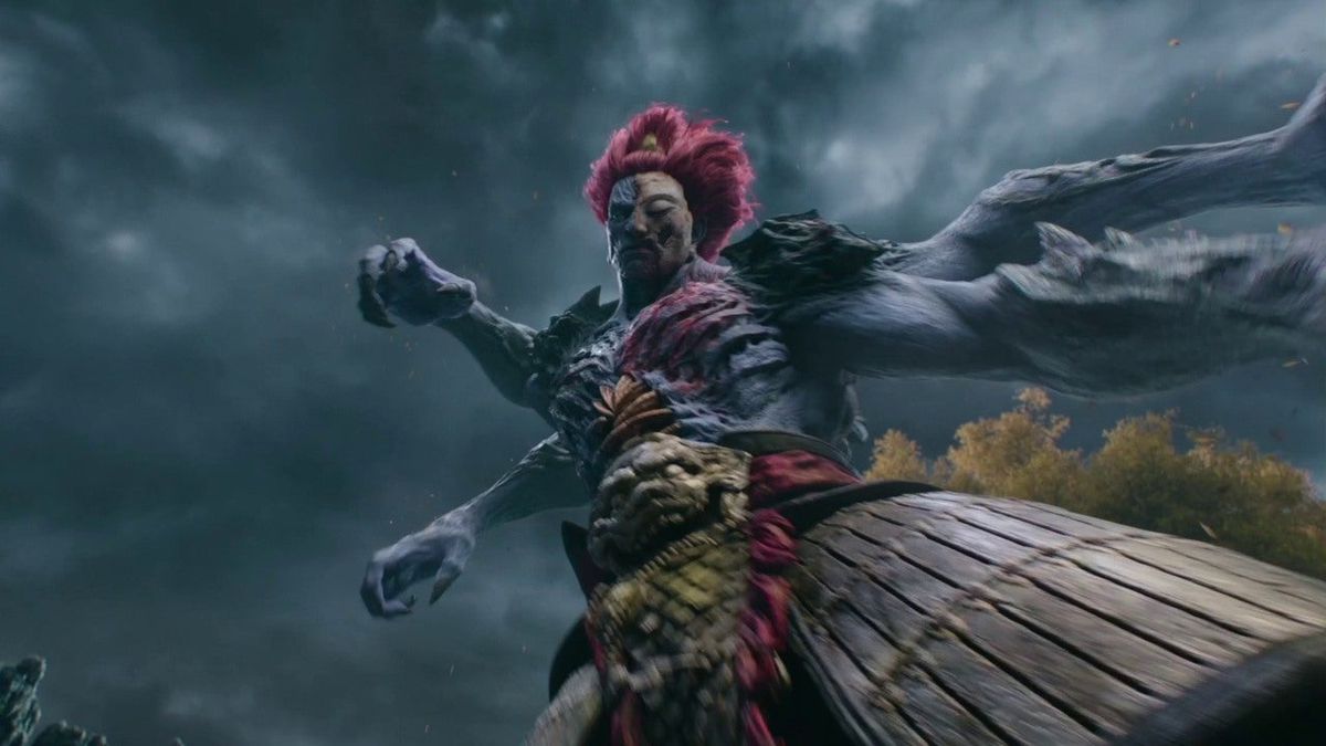 un gigantesco gigante a quattro braccia barcolla indietro per colpire