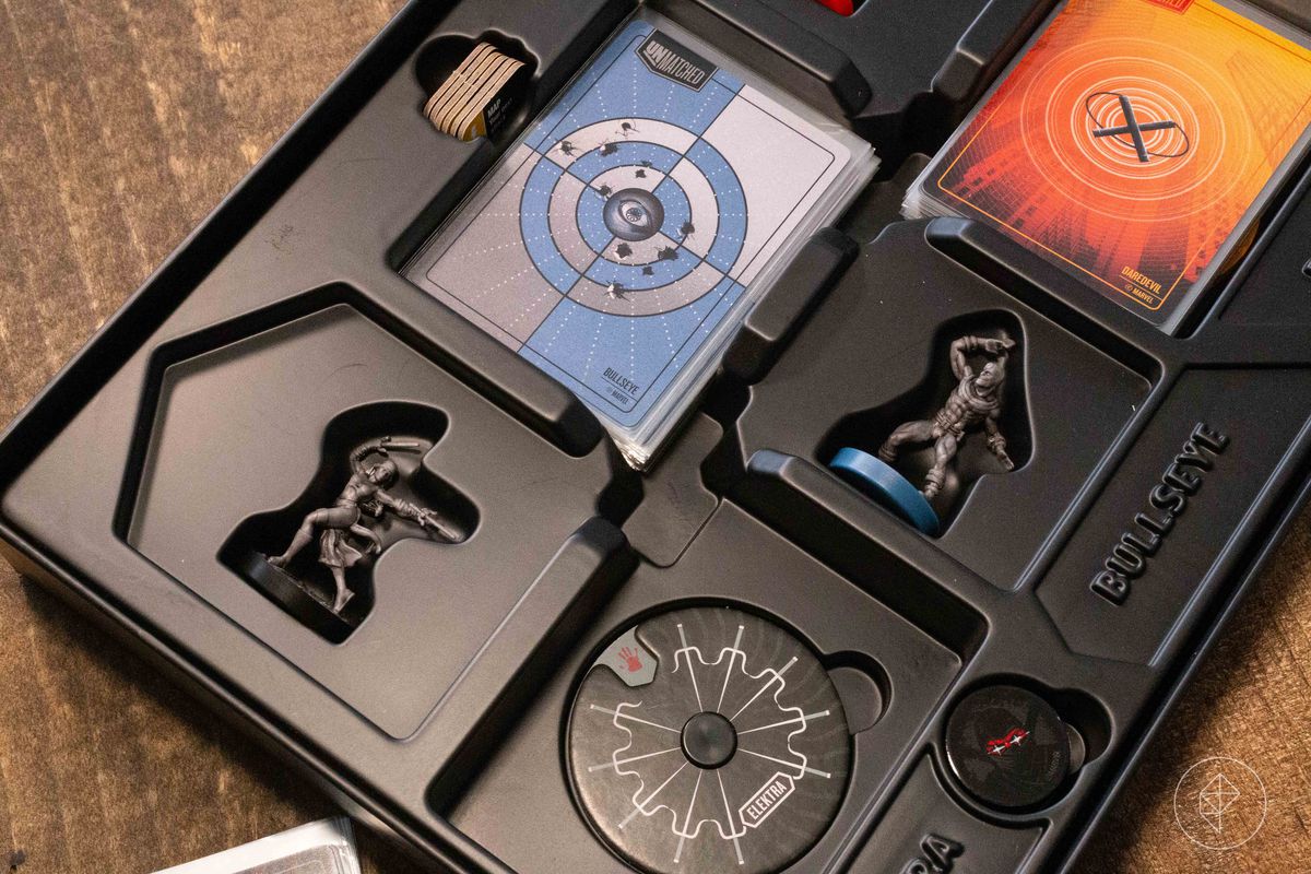 La confezione interna della scatola del gioco, che mostra come vengono conservati i componenti.