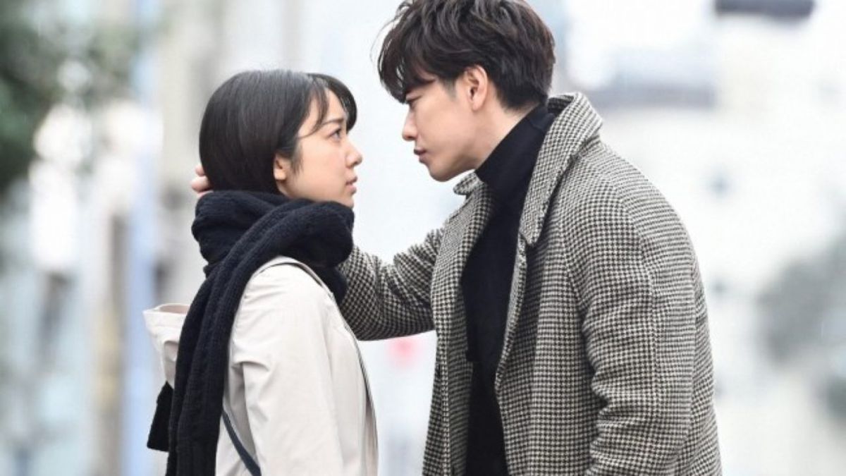 Honoka Matsumoto e Kento Nakajima nei panni di Misaki e Harutoo innamorati come i petali che cadono.