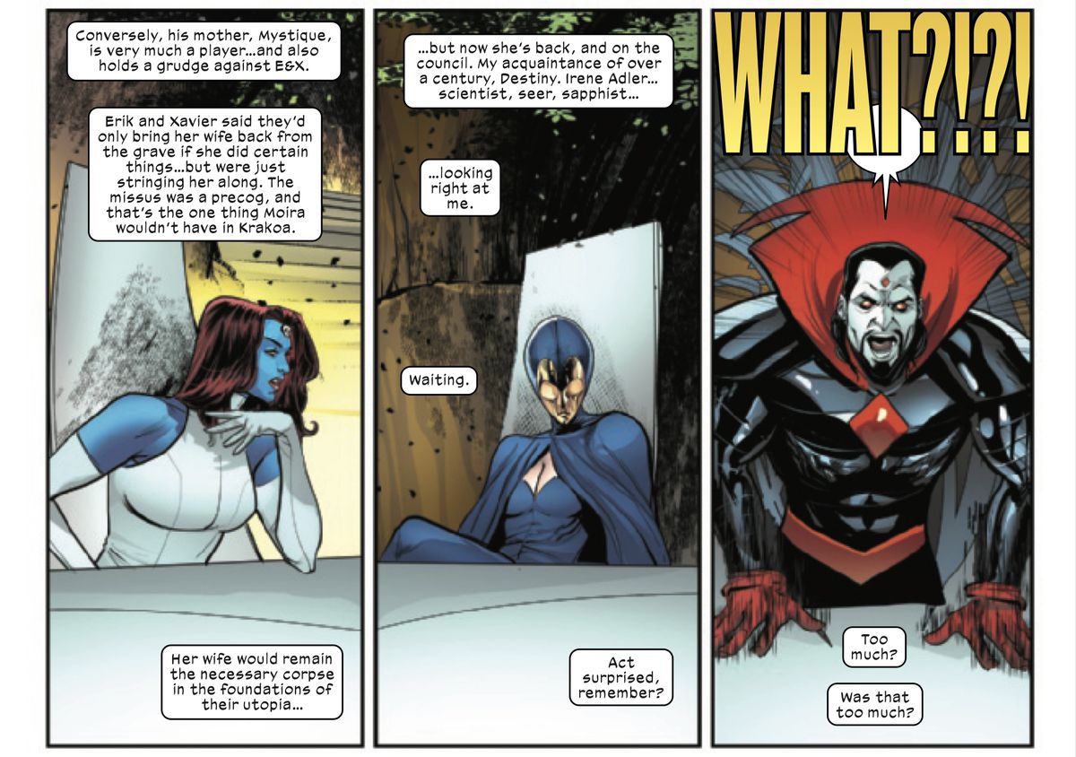 Mister Sinister osserva gli altri membri del consiglio silenzioso, Mystique e Destiny, ricordandosi di comportarsi come se fosse sorpreso.