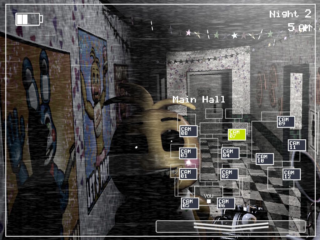 Uno screenshot di Five Nights at Freddy's 2, che mostra un animatronic attraverso una telecamera di sicurezza