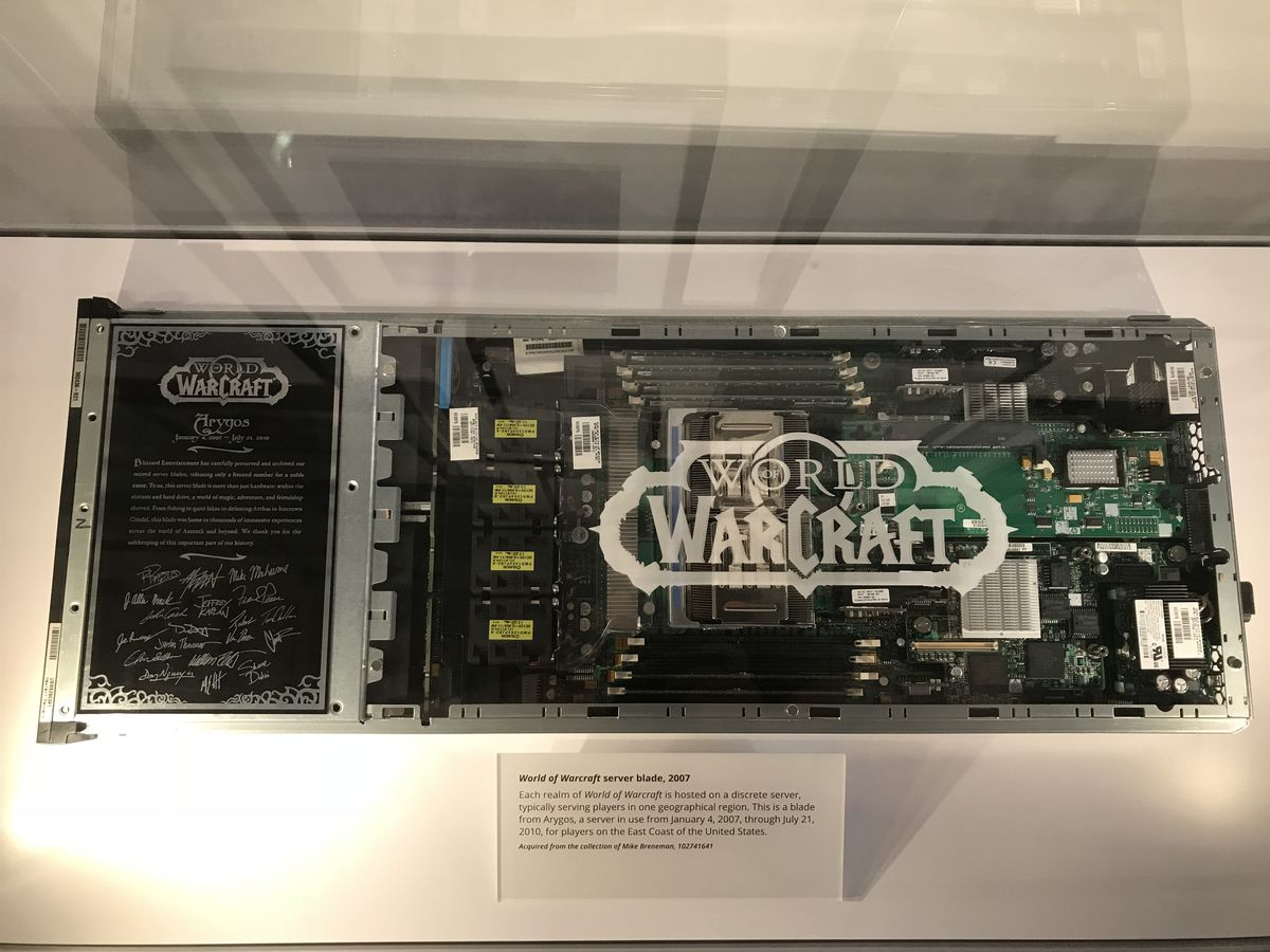 Il server blade Blizzard venduto all'asta come souvenir fisico.