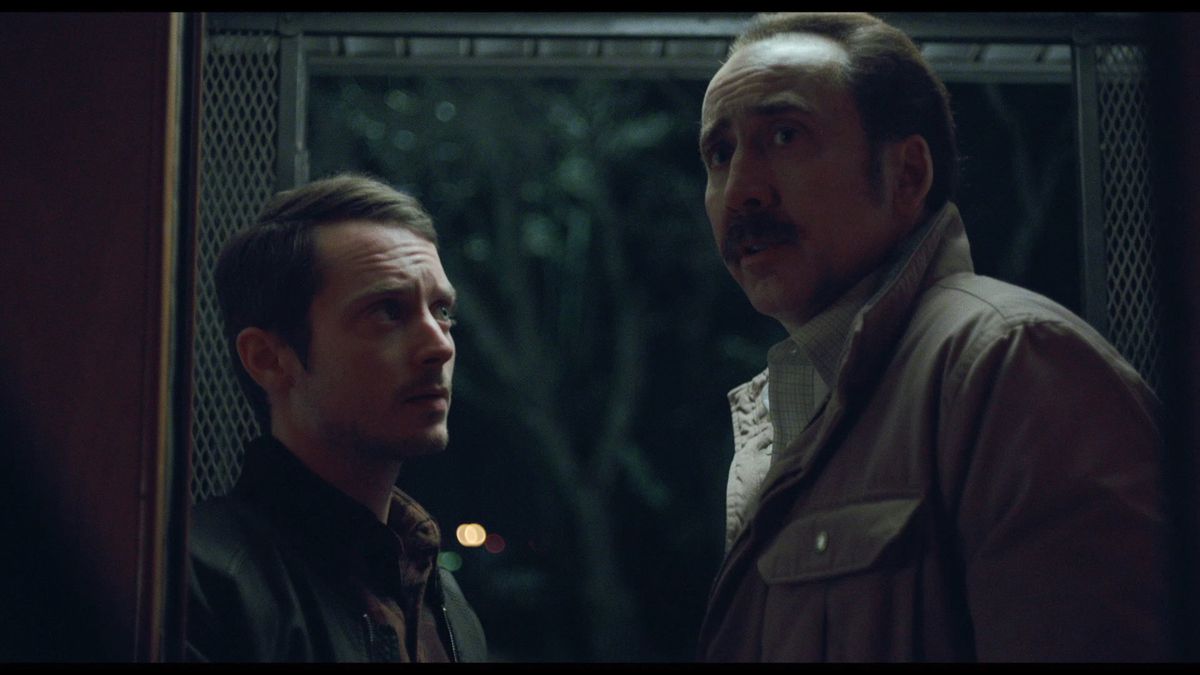 Elijah Wood e Nicolas Cage in The Trust