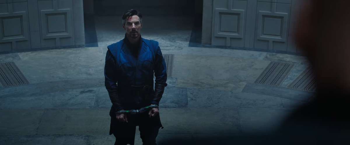 Il dottor Strange viene interrogato da qualcuno che suona come Patrick Stewart