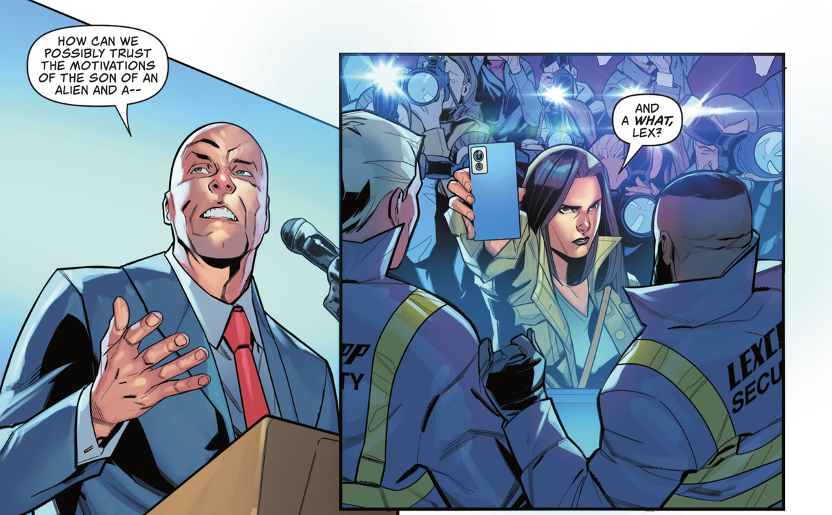 In piedi su un podio, Lex Luthor dichiara: