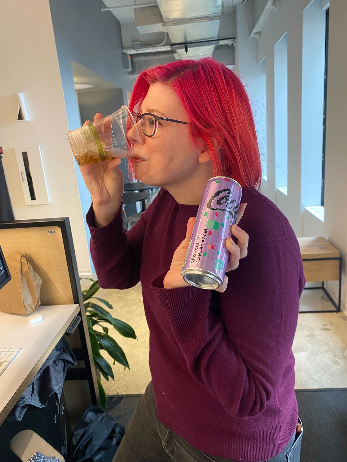 chelsea sta bevendo un po' di Coca-Cola Zero Sugar Byte 