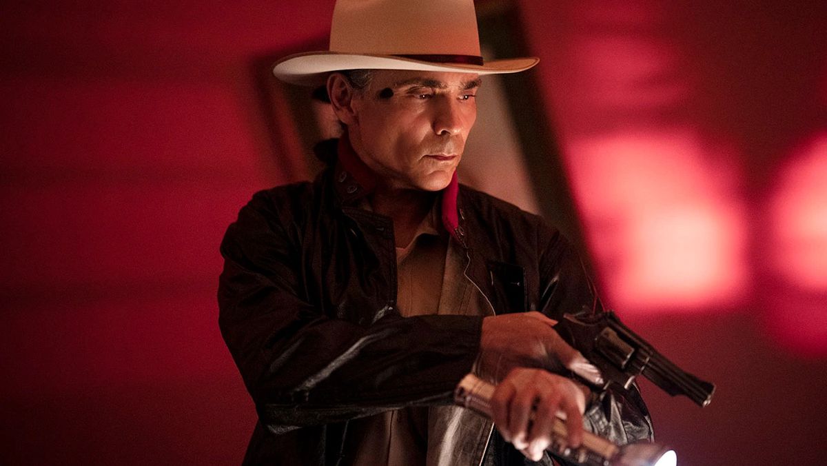 Zahn McClarnon nel ruolo di Joe Leaphorn in Dark Winds (2022)