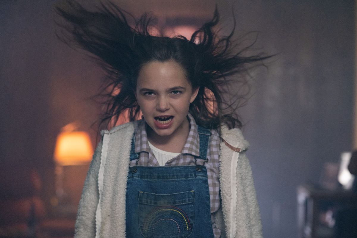 Ryan Kiera Armstrong nel ruolo di Charlie in Firestarter, diretto da Keith Thomas.