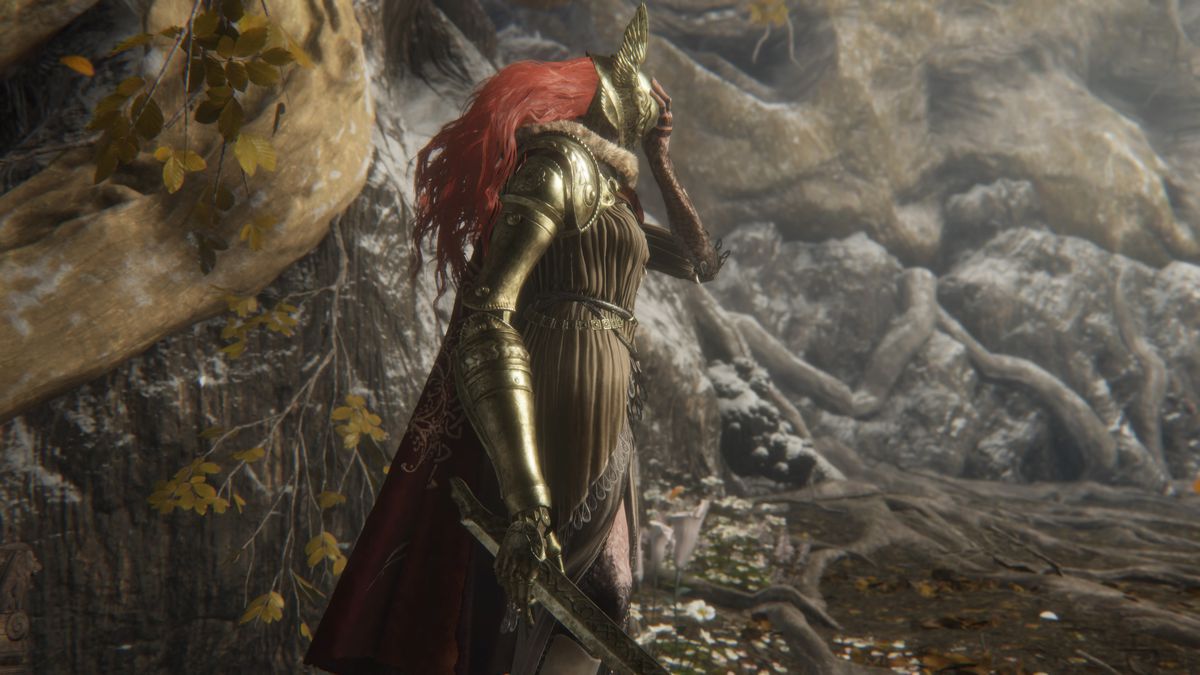Malenia indossa il suo casco in uno screenshot di Elden Ring