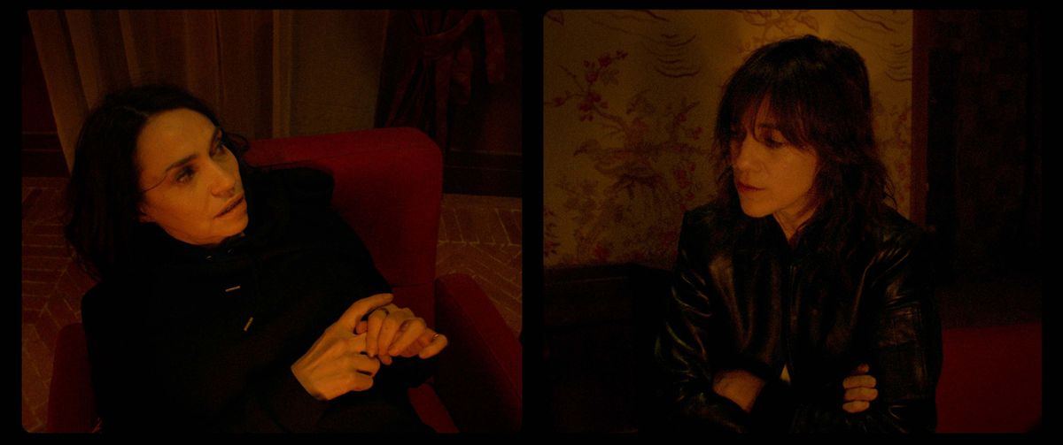 Béatrice Dalle e Charlotte Gainsbourg in primi piani a schermo diviso