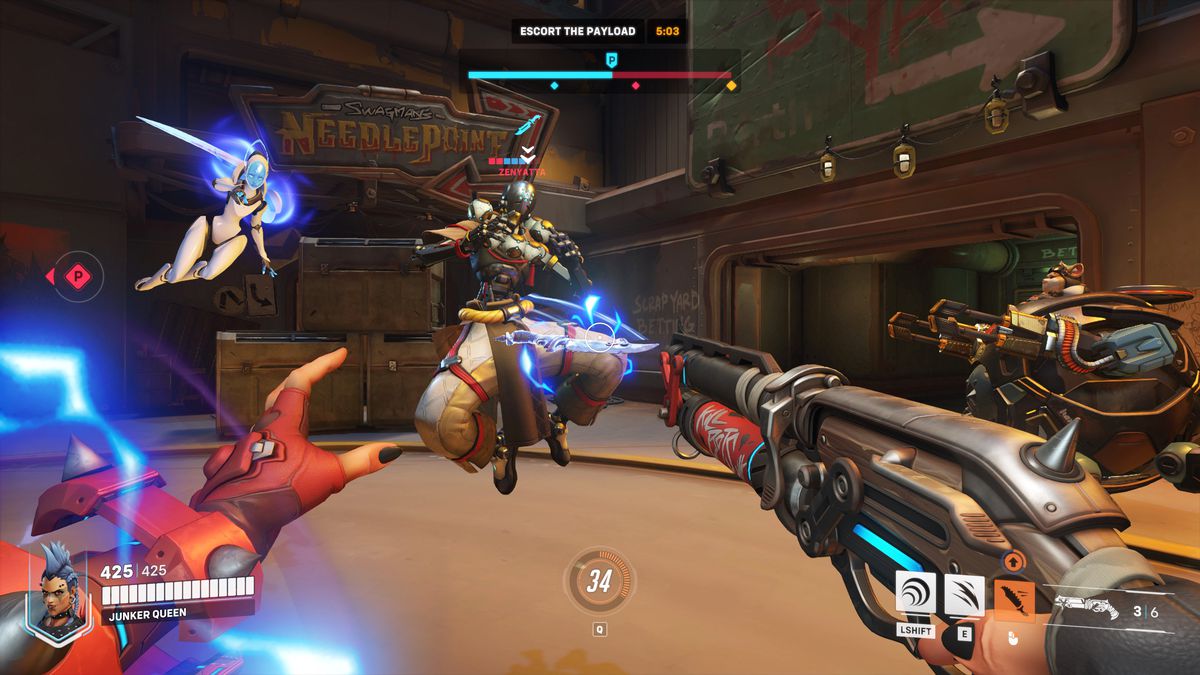 Junker Queen ricorda il suo coltello usando un guanto magnetico mentre affronta Zenyatta ed Echo a Junkertown in uno screenshot di Overwatch 2