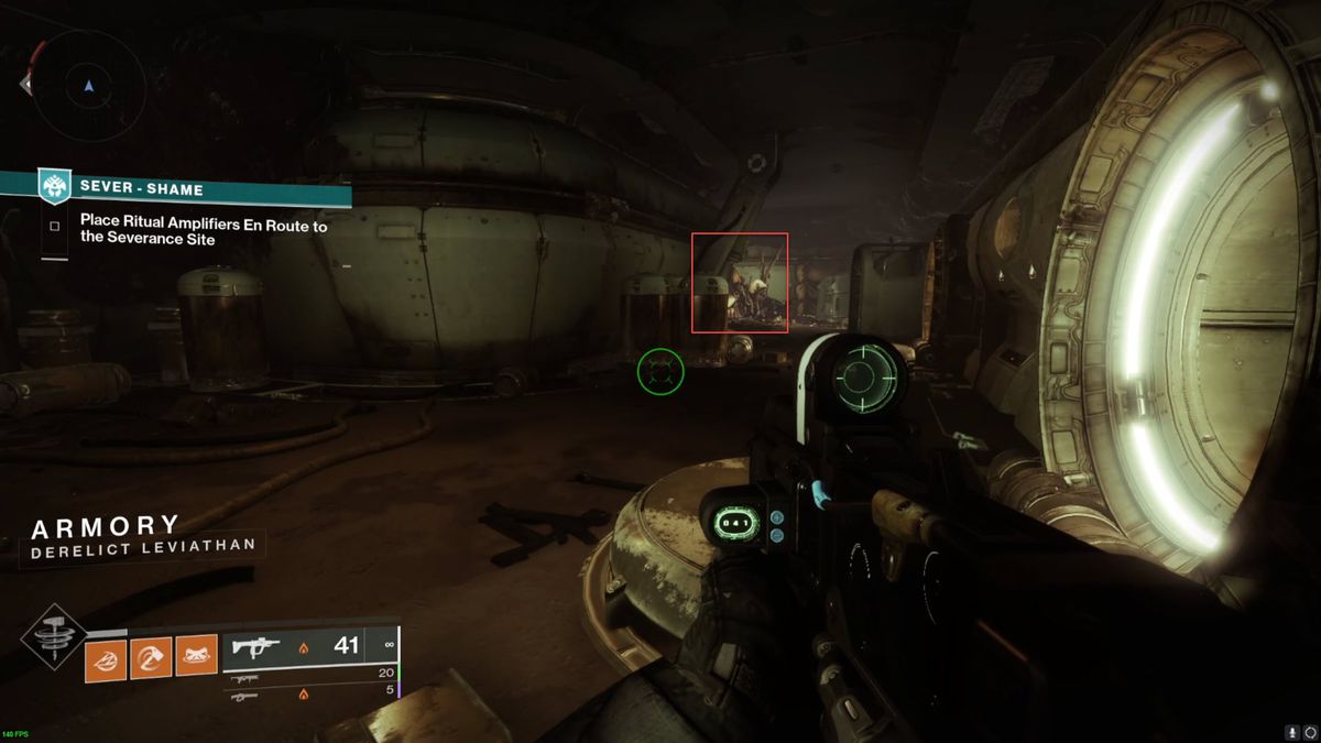 Un Guardiano guarda in fondo al corridoio un Calus Automaton in Destiny 2