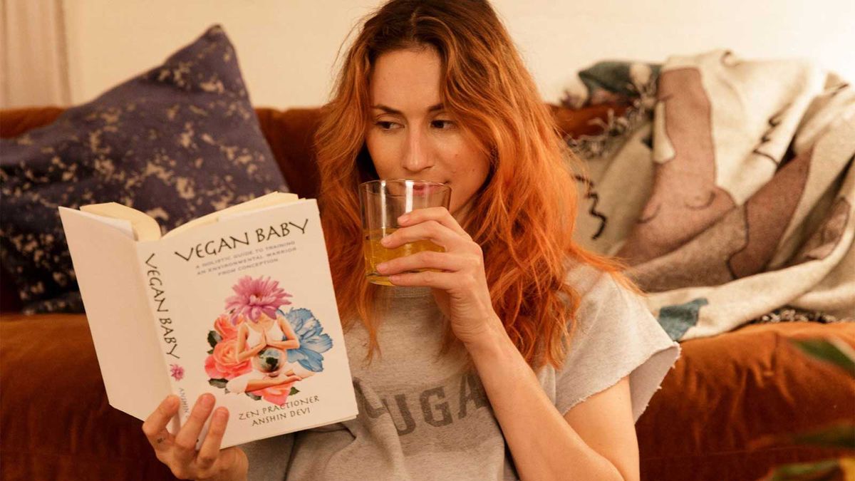 Troian Bellisario in