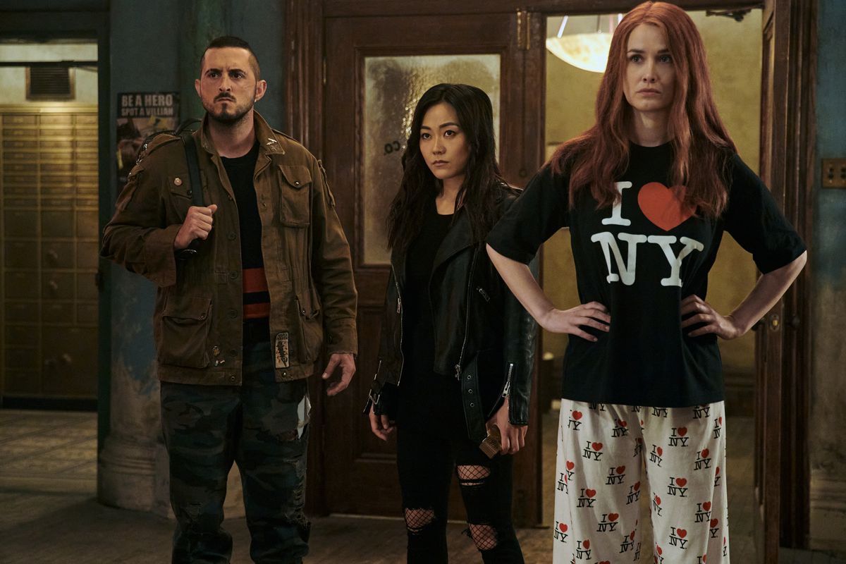 Frenchie (Tomer Capone), Kimiko (Karen Fukuhara) e Queen Maeve (Dominique McElligott) prima della resa dei conti finale