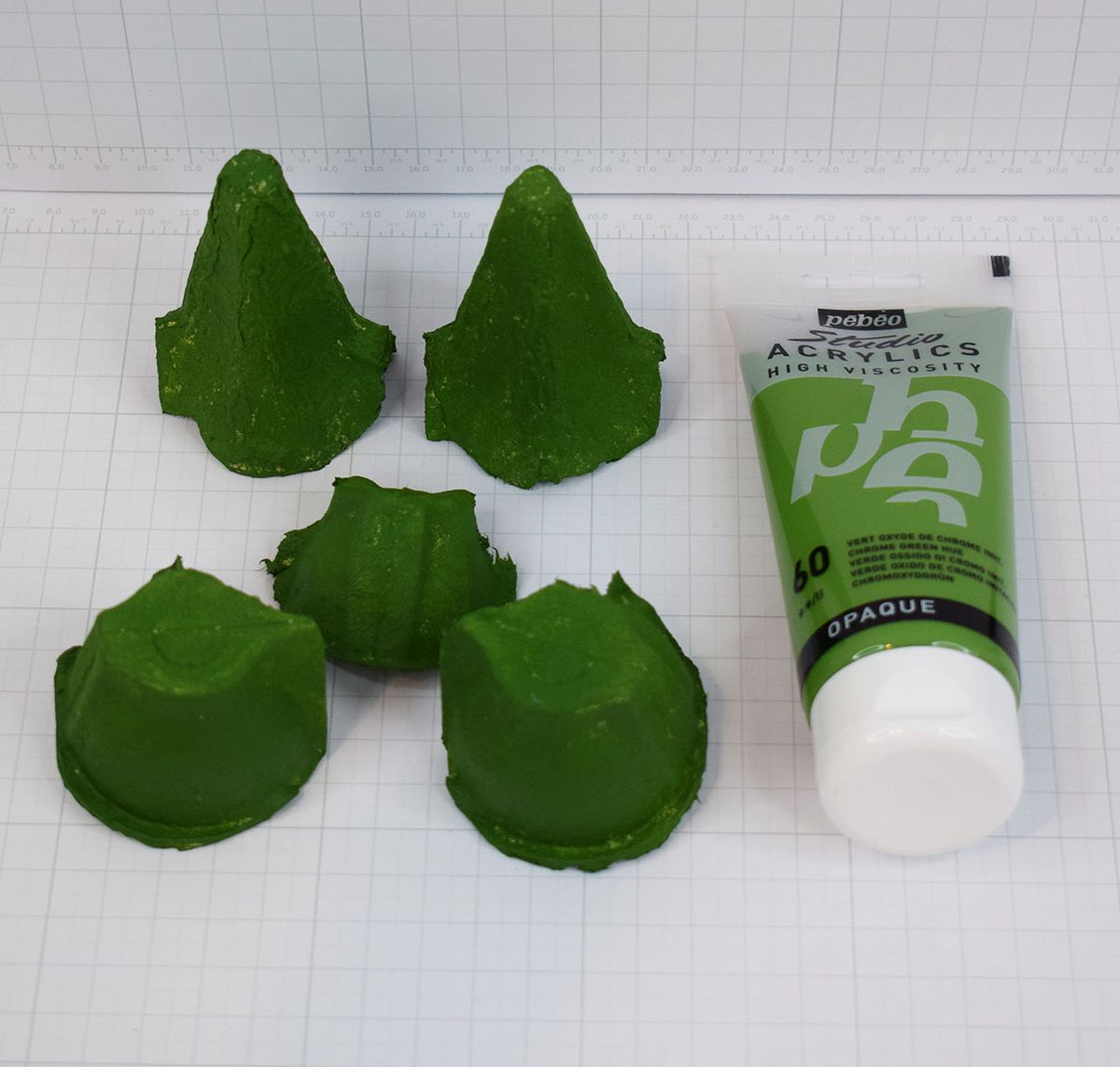 Processo Metapod in cartone per uova 3/8