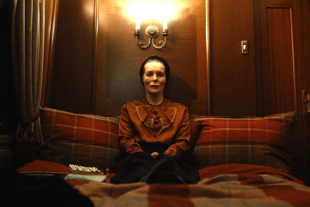 Alice Krige nel ruolo di Veronica Gent in She Will.