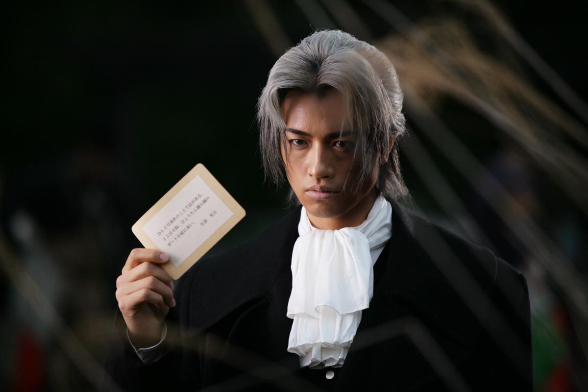 Il personaggio di Miles Edgeworth nel film Ace Attorney.