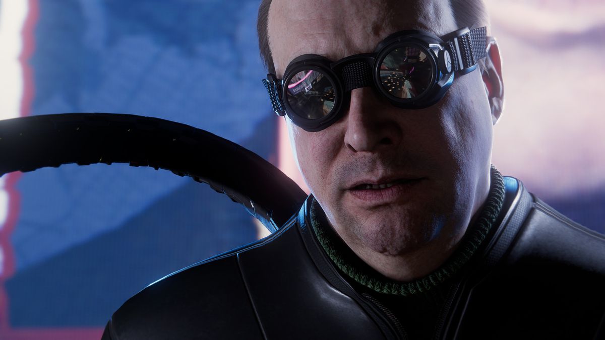 Otto Octavius guarda lo skyline della città, indossando i suoi occhiali, che riflettono l'edificio illuminato di fronte a lui