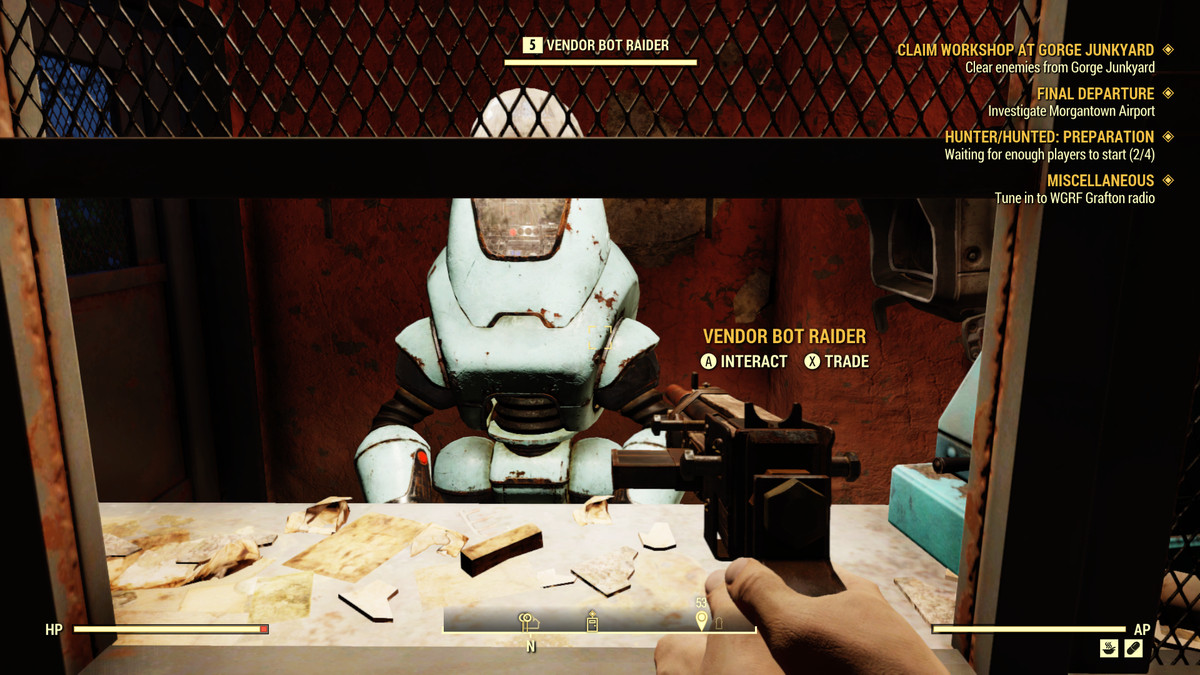 Un Securitron che gestisce un negozio in Fallout 76