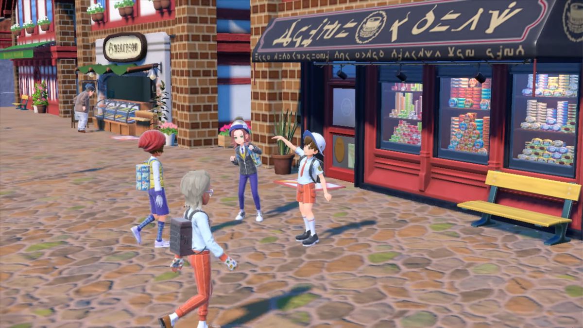 Quattro allenatori di Pokémon in piedi fuori da un negozio a Paldea.