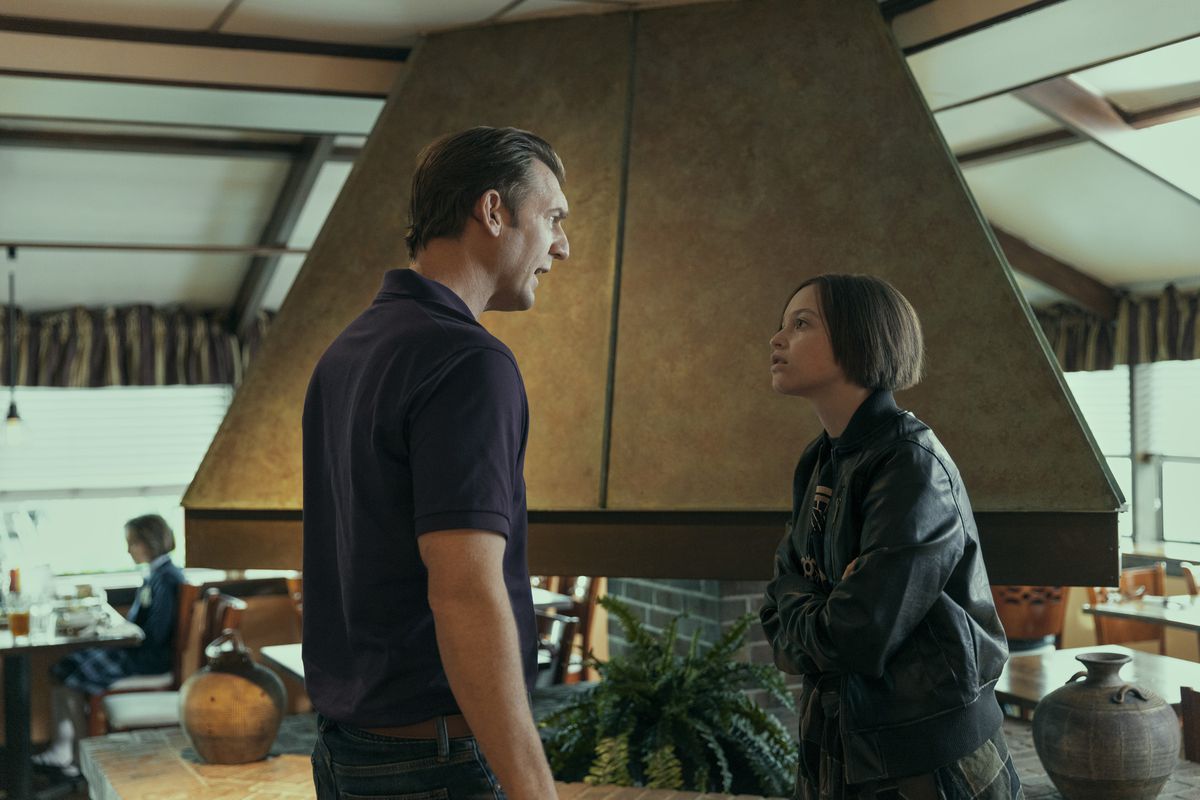 Mac litiga con suo fratello in Paper Girls