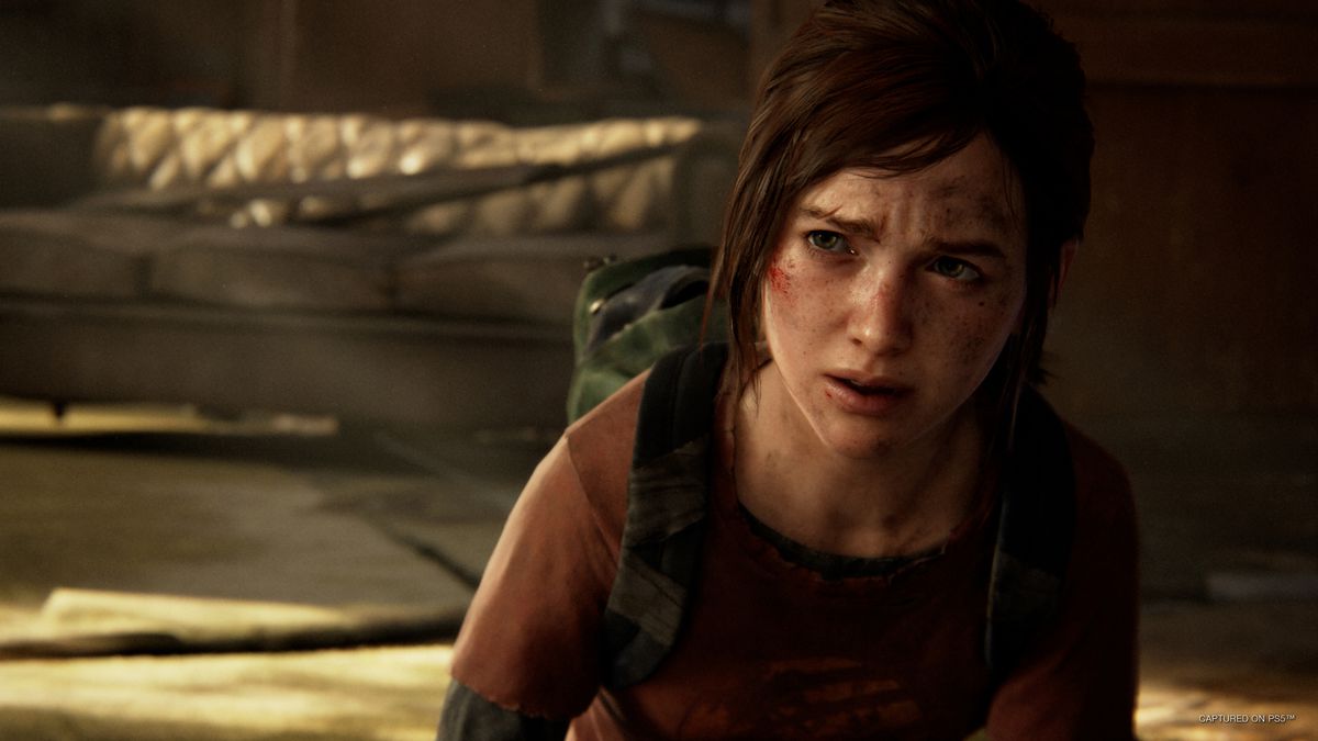 Ellie sembra perplessa in uno screenshot di The Last of Us Part 1 per PS5