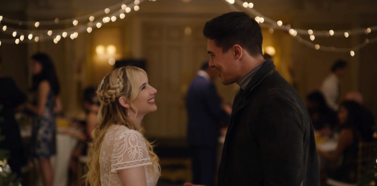 Emma Roberts e Lewis Tan si sorridono a una festa in About Fate