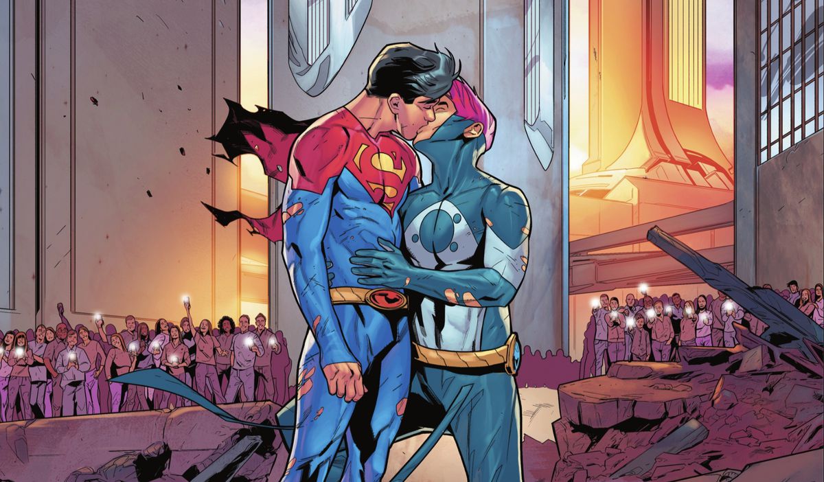Superman/Jon Kent, bacia drammaticamente il suo ragazzo in Superman: Son of Kal-El # 15 (2022).