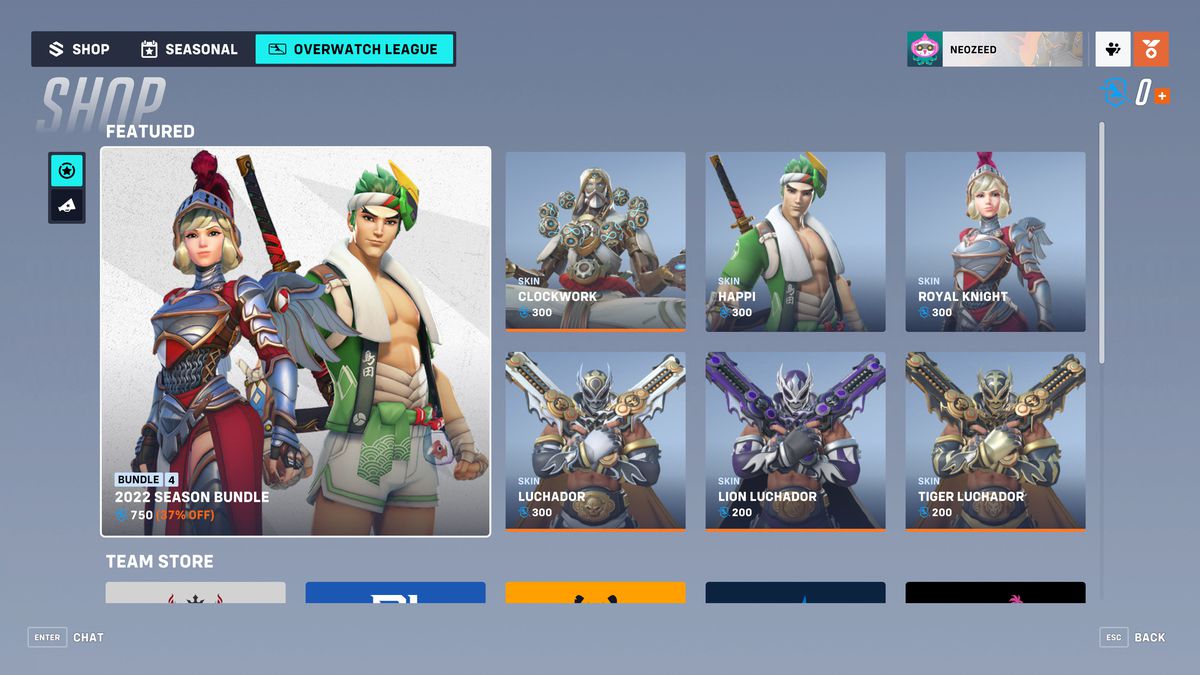 Uno screenshot del negozio in-game di Overwatch 2, che mostra un layout a griglia delle skin della Overwatch League per Mercy, Genji, Zenyatta e Reaper.