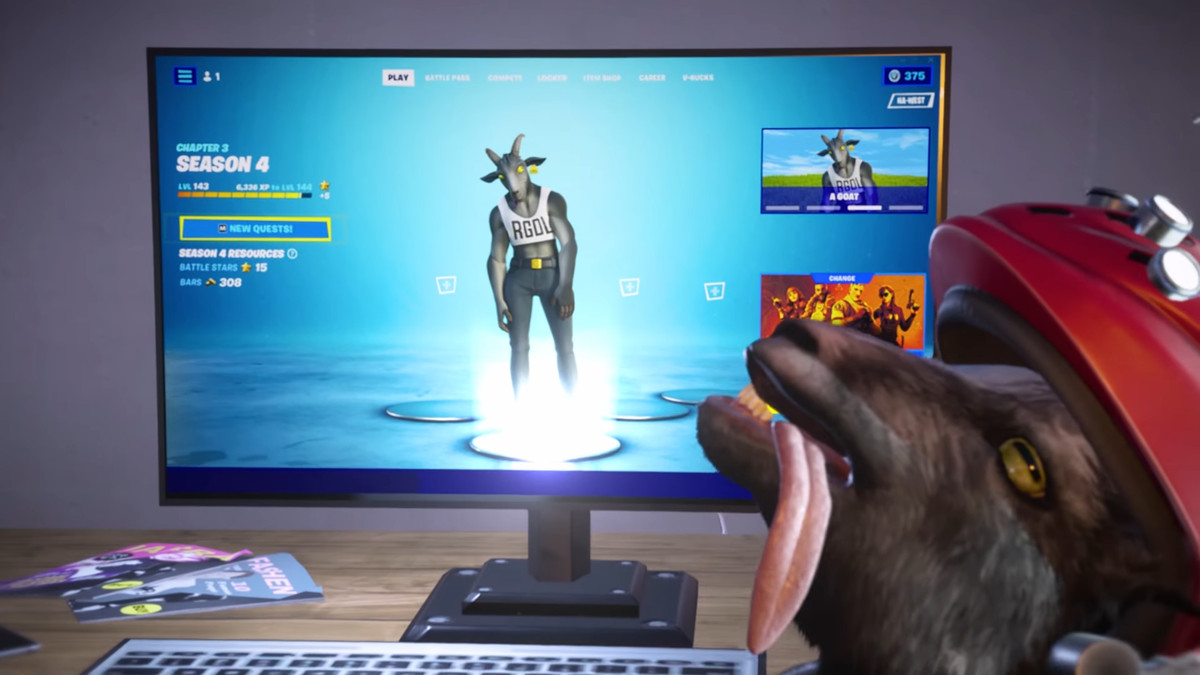 La capra di Goat Simulator 3 siede sulla sua sedia, con la lingua fuori mentre una versione digitale di se stessa si trova minacciosamente all'interno del menu di Fortnite. La versione Fortnite della capra è un ibrido per metà umano, indossa abiti ed è inquietante