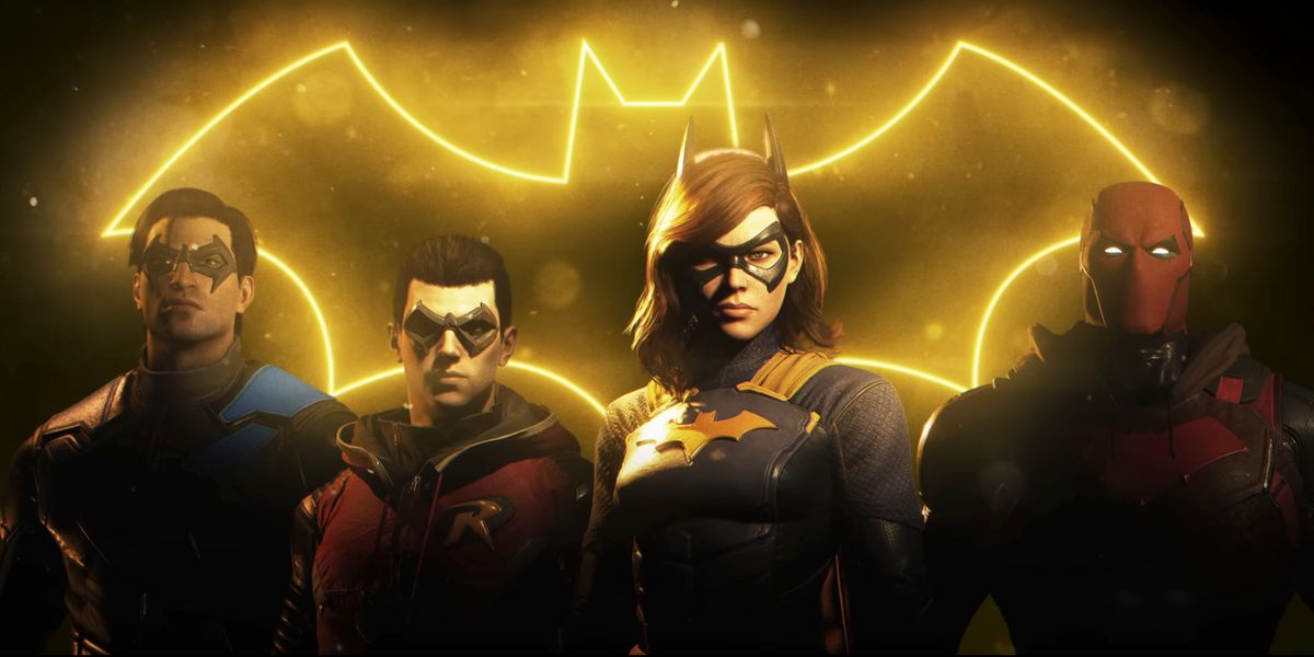 La formazione dei Gotham Knights (Nightwing, Robin, Batgirl e Red Hood) in piedi davanti a un simbolo di Batman illuminato al neon