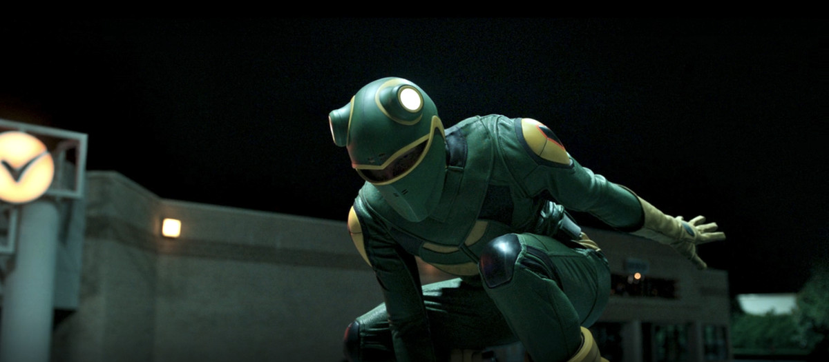 Uno screenshot mostra Brandon Stanley nei panni di Leap-Frog in She-Hulk: Attorney at Law