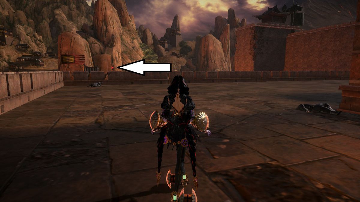 Una freccia bianca indica un corvo che tiene un gioiello sul bordo di un tetto su cui si trova Bayonetta