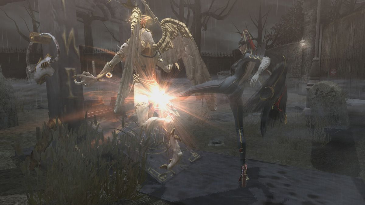 Bayonetta sferra un calcio proprio sul sedere di un angelo. Indossa un completo nero attillato e una luce brilla dal punto di impatto.