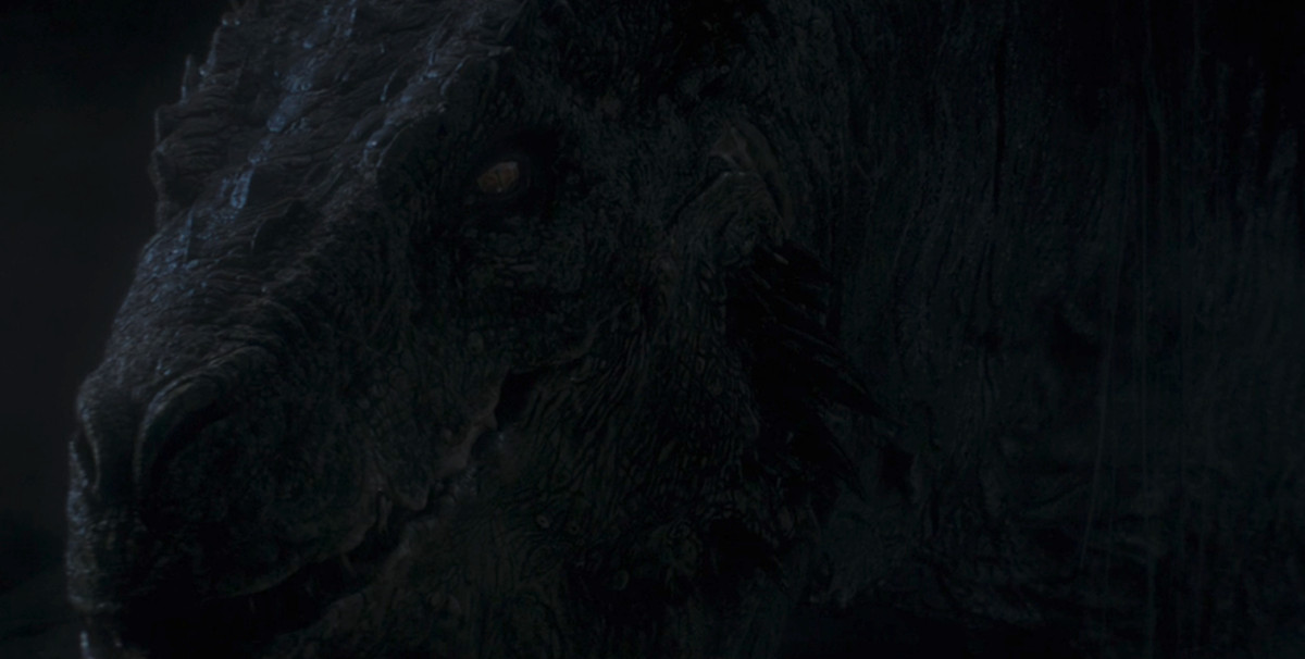 Un primo piano di Vhagar, che sta leggermente aprendo la bocca