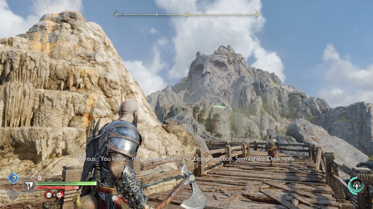 Kratos mira a un Odin Raven in God of War Ragnarök