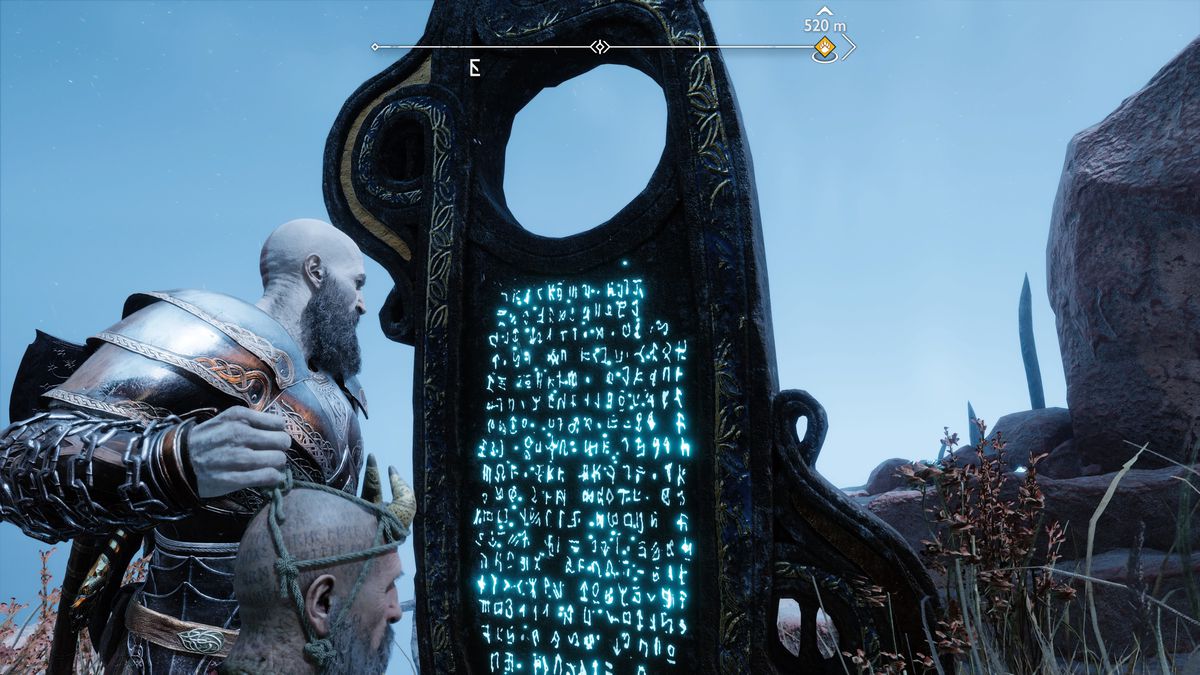 Kratos legge la tradizione da un tablet in God of War Ragnarok