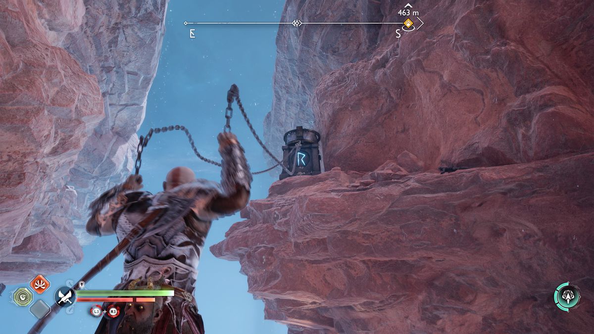 Kratos accende un braciere in God of War Ragnarok