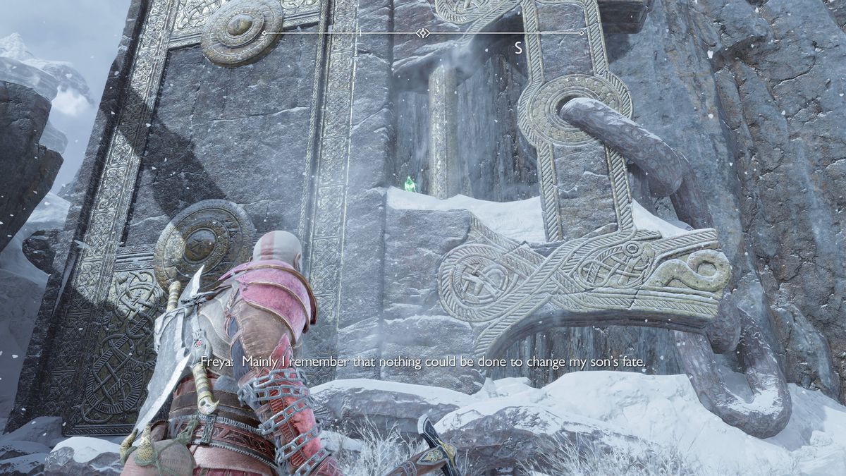 Kratos prende di mira uno dei corvi di Odino in God of War Ragnarok