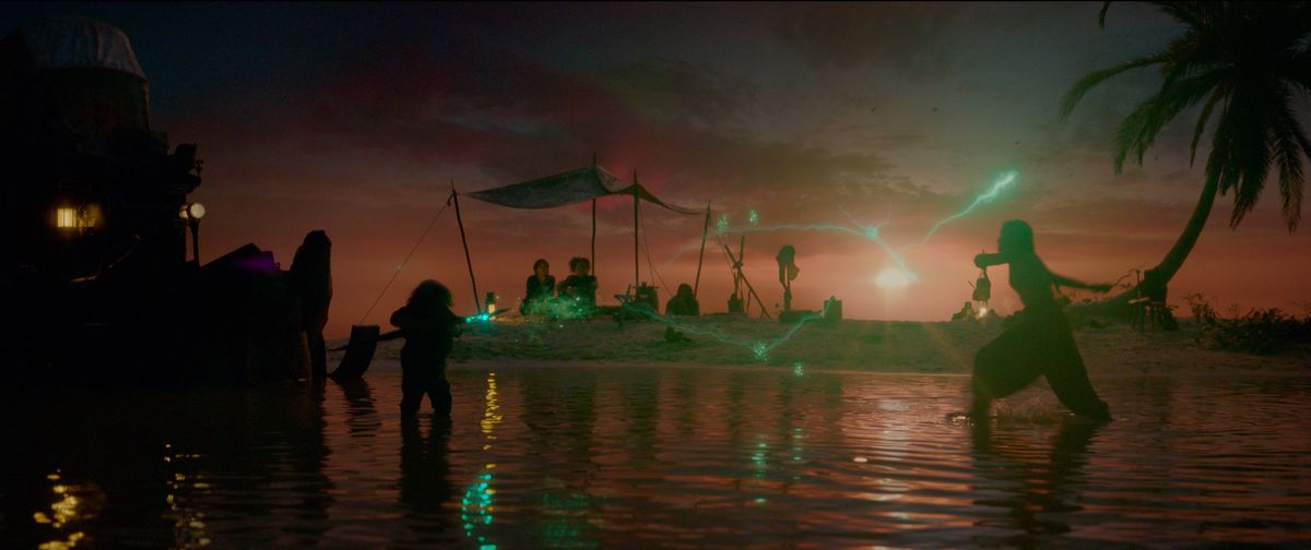 Willow e un altro personaggio lanciano fulmini magici l'uno contro l'altro mentre il sole tramonta a Willow.