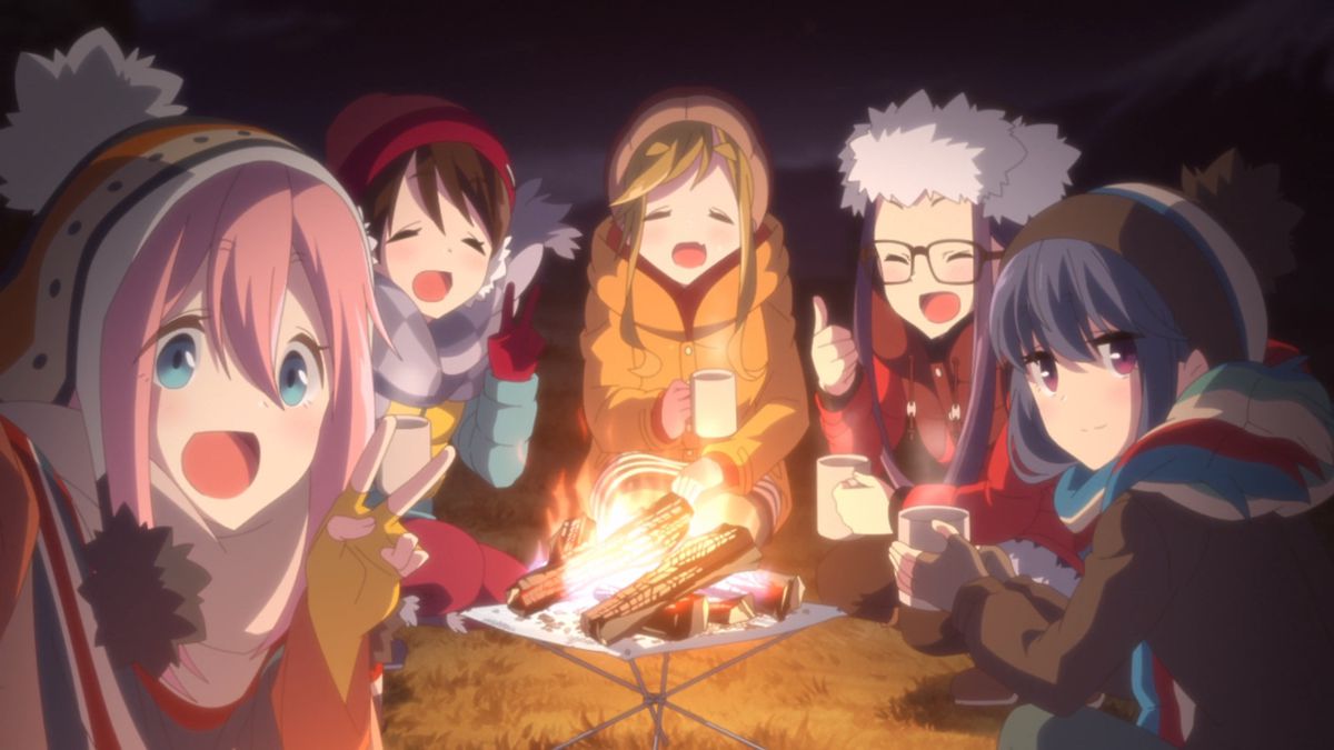 Le ragazze di Laid-Back Camp si rilassano accanto al fuoco