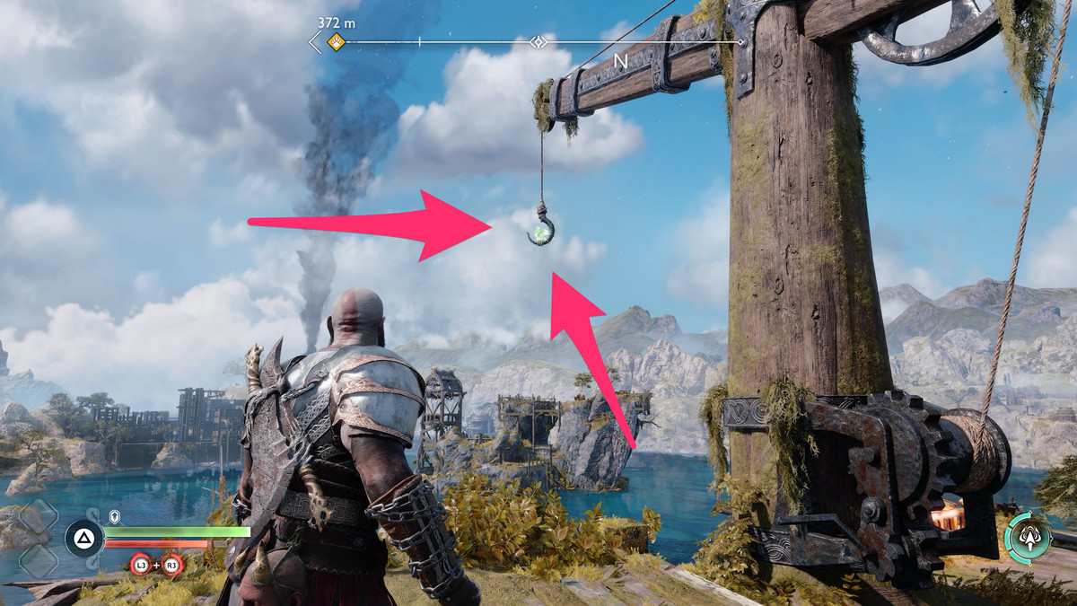 Kratos prende di mira uno dei corvi di Odino in God of War Ragnarök