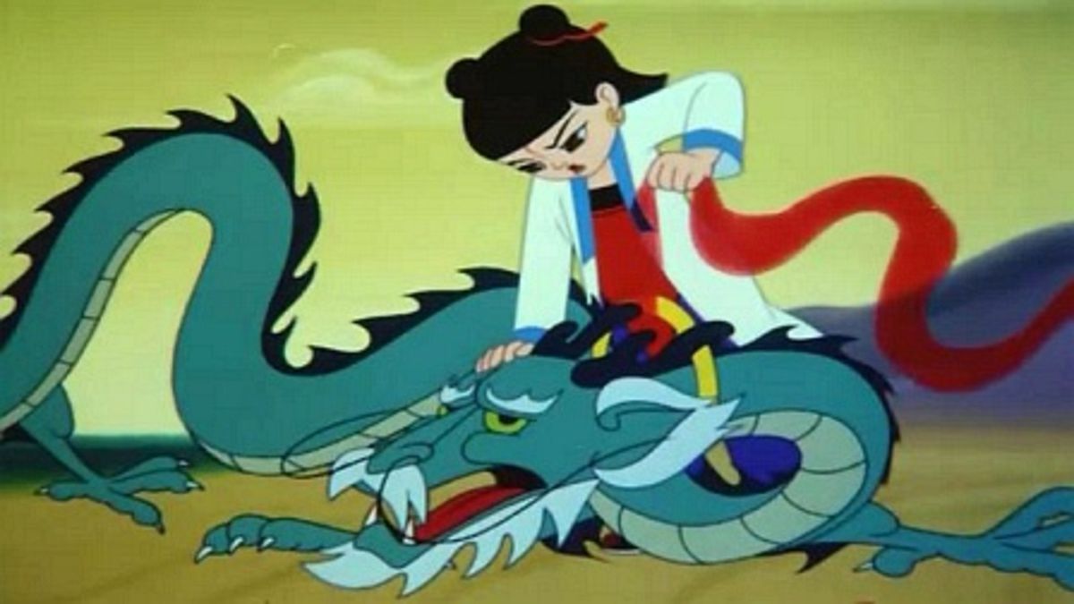 Un giovane che indossa una veste bianca mette la mano sulla testa di un drago mentre si trova sopra di essa in un'immagine disegnata da Nezha Conquers the Dragon King.