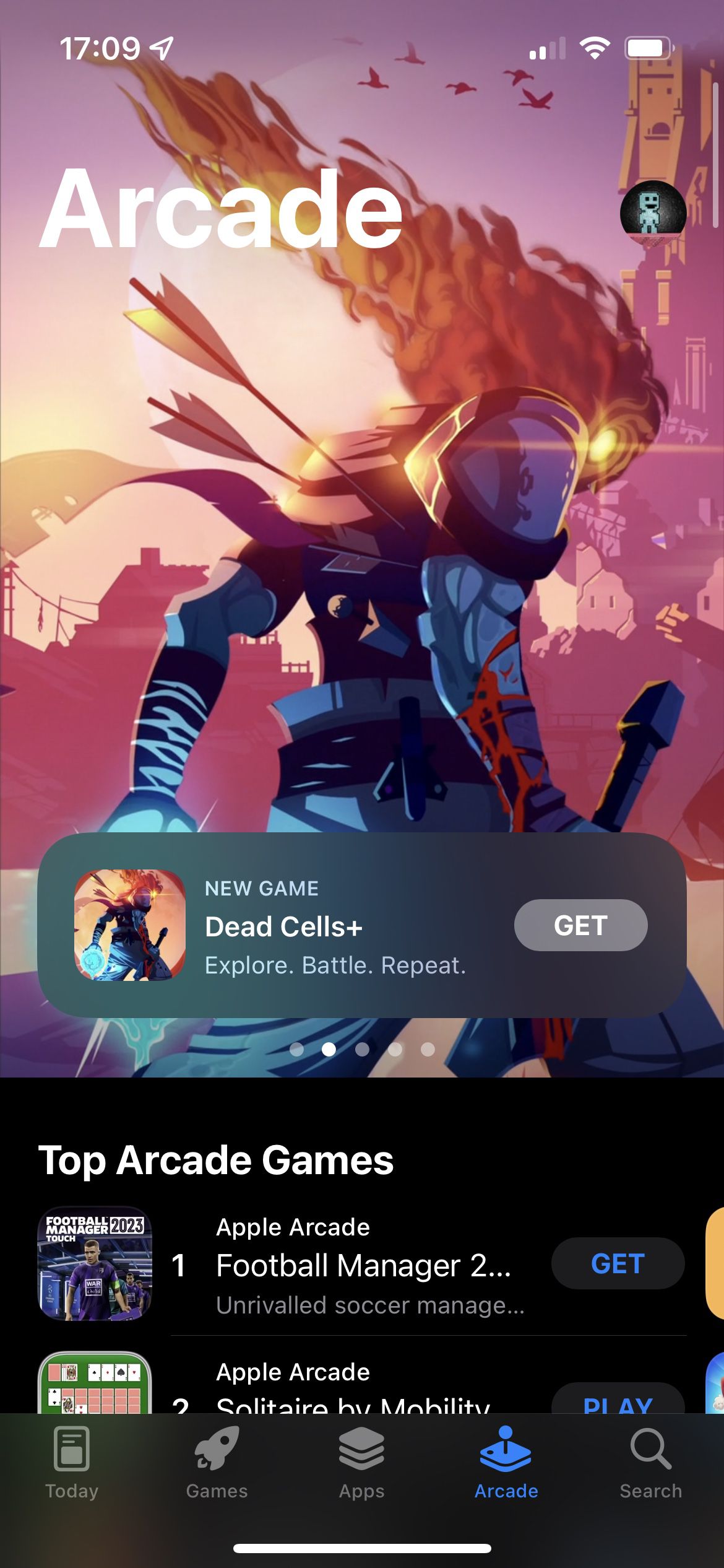 Una schermata iniziale di Apple Arcade, che mostra Dead Cells nello spot promozionale e Football Manager come gioco di punta