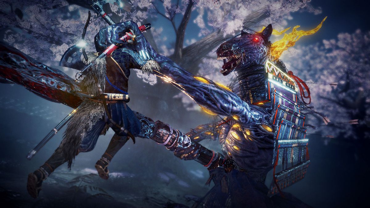 Il personaggio del giocatore, con una lama sguainata e uno spirito yokai mortale e ostile, si impegna in una lotta corpo a corpo in Nioh 2.