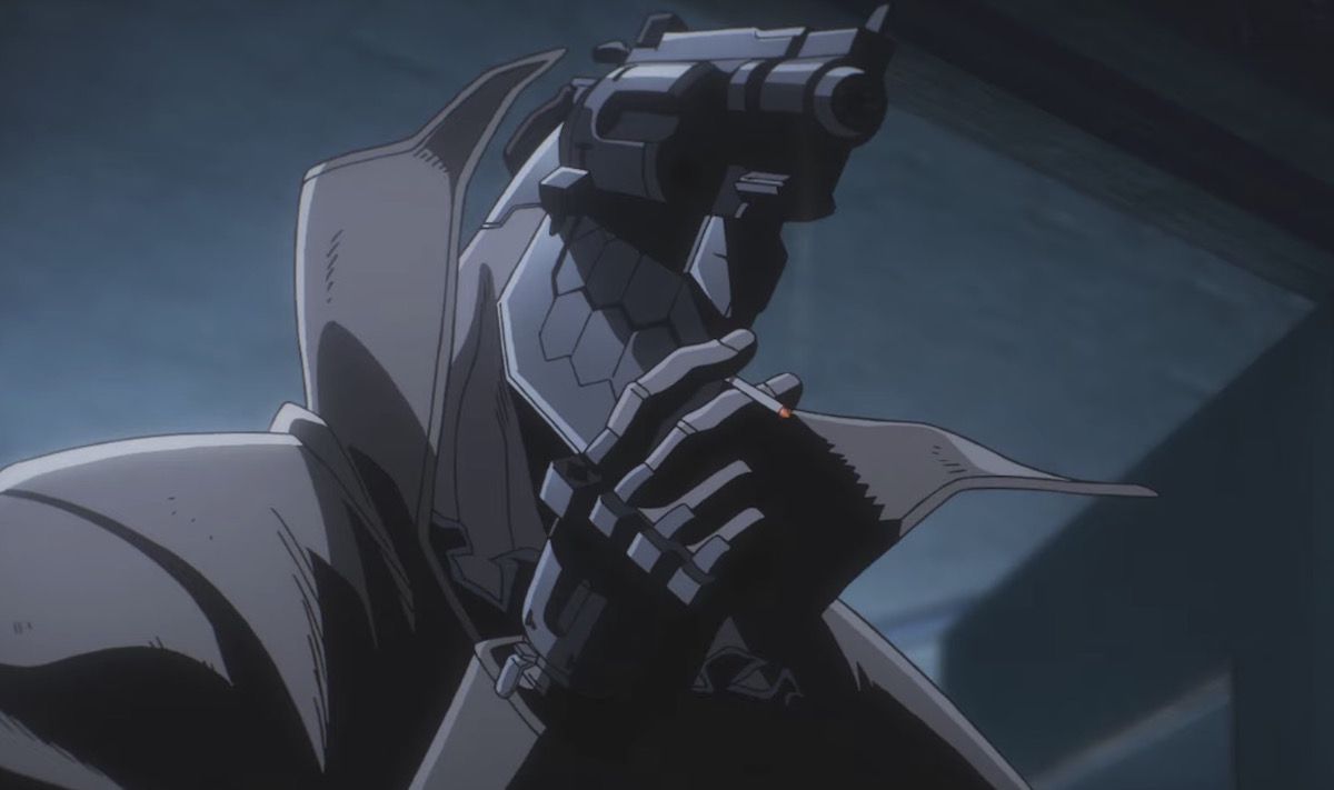 Un uomo con la testa e il viso che ricordano un revolver metallico fa un tiro da una sigaretta.