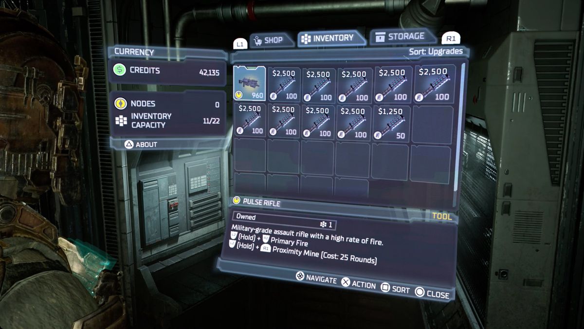 Dead Space Isaac con un inventario pieno di munizioni per fucile a impulsi